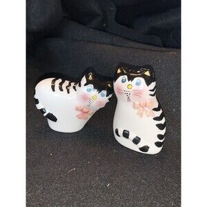 VINTAGE ADORABLE CERAMIC BLACK WHITE CAT SALT PEPPER SHAKER SET